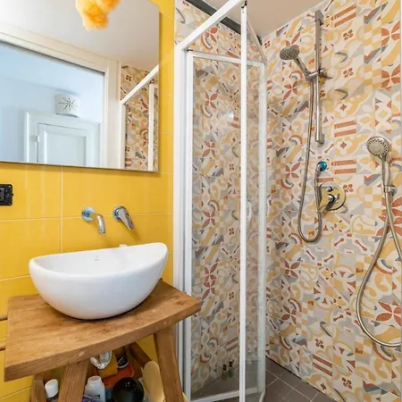 Oda ve Kahvaltı La Terrazza Sui Stanza E Bagno Privati In Condiviso 4*