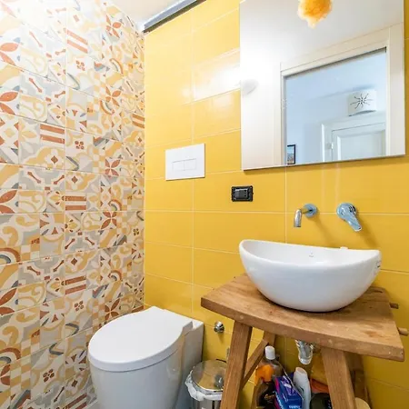 La Terrazza Sui Stanza E Bagno Privati In Condiviso 4* Nápoly
