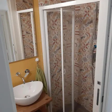Oda ve Kahvaltı La Terrazza Sui Stanza E Bagno Privati In Condiviso
